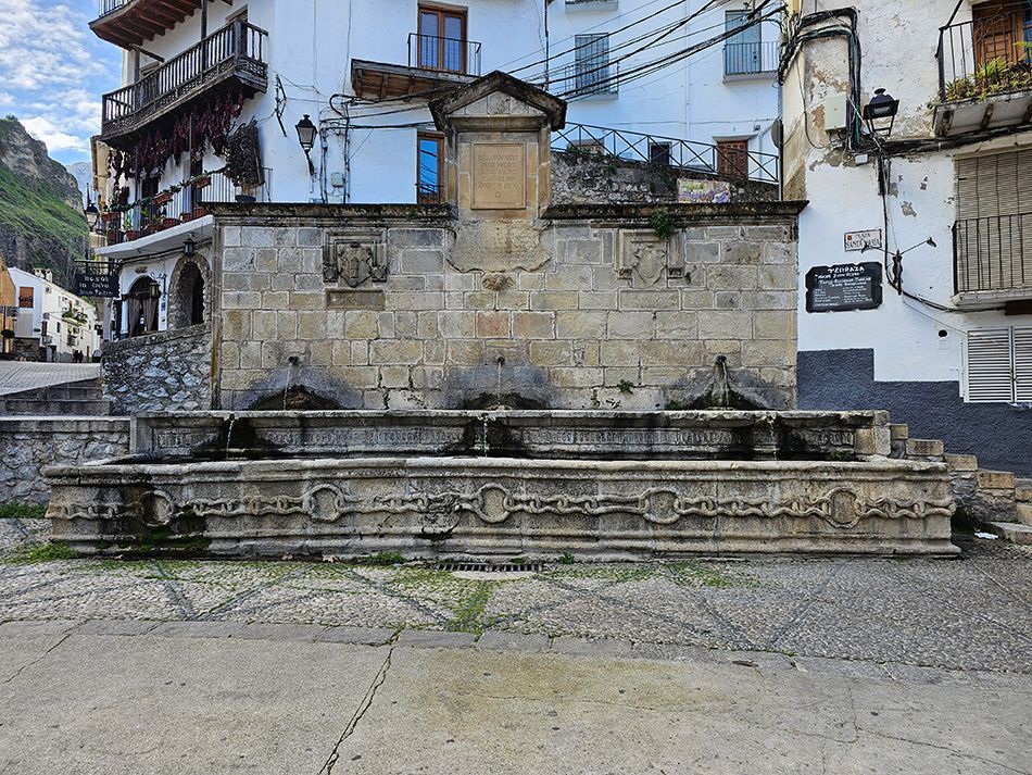 Fuente de las Cadenas Visita Guiada a Cazorla